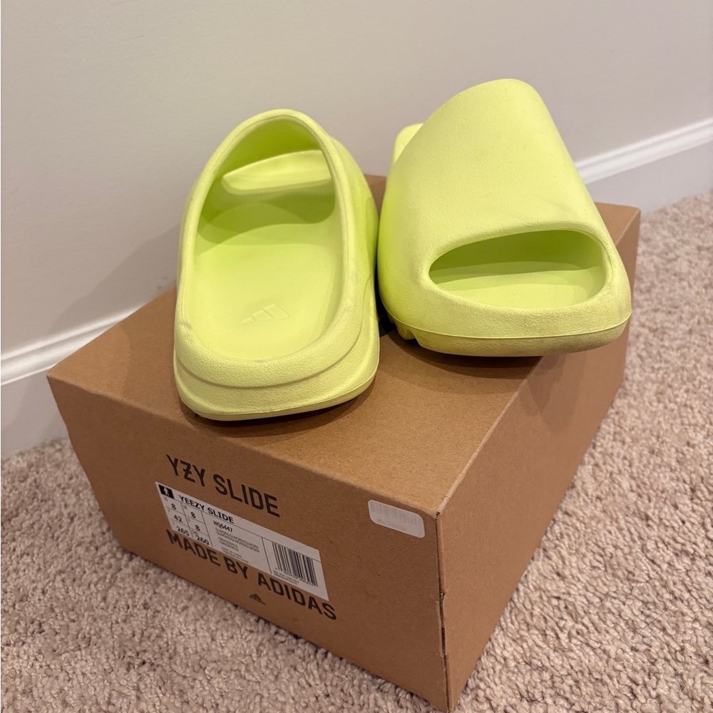Yeezy Slide in Neon Yellow
